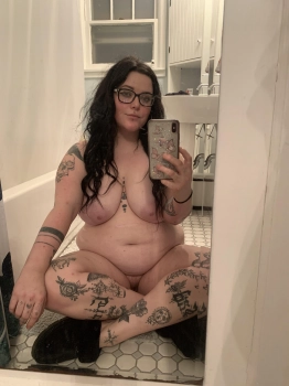 Sexy naked goth BBW