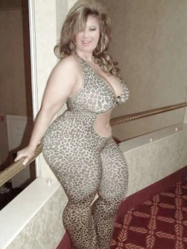 Sex with a plus-size MILF
